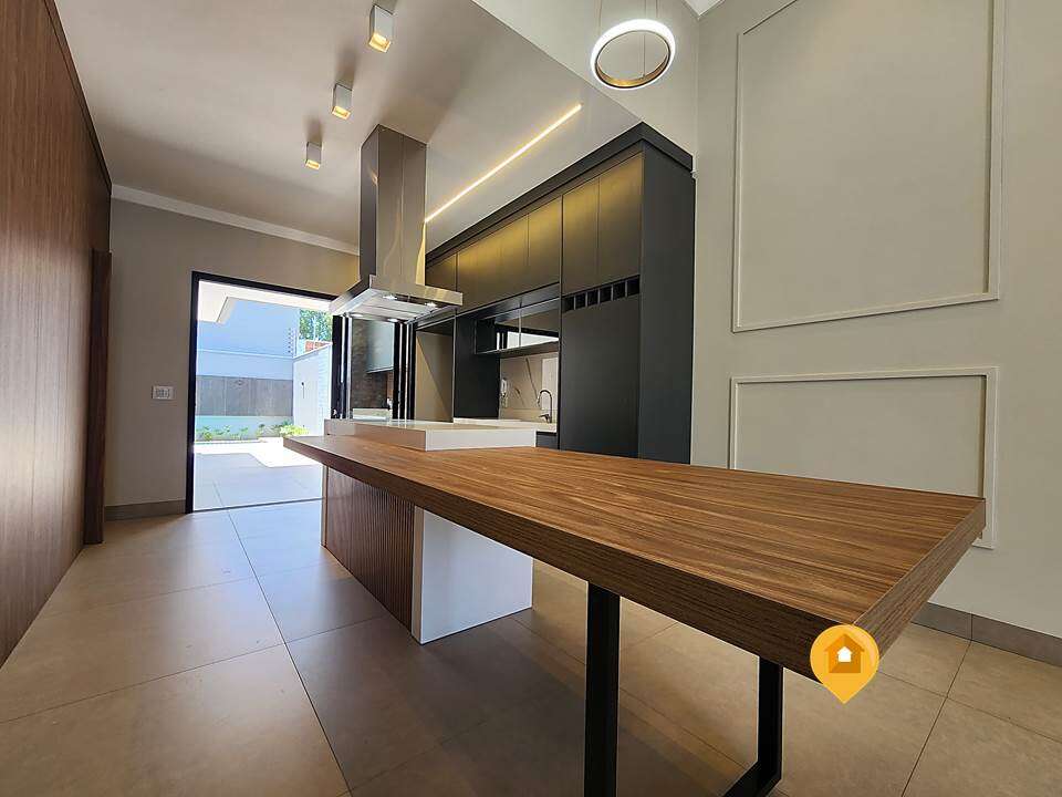 Casa para Comprar em Marília no bairro Sérgio Roim (Padre Nóbrega) - 3 quartos