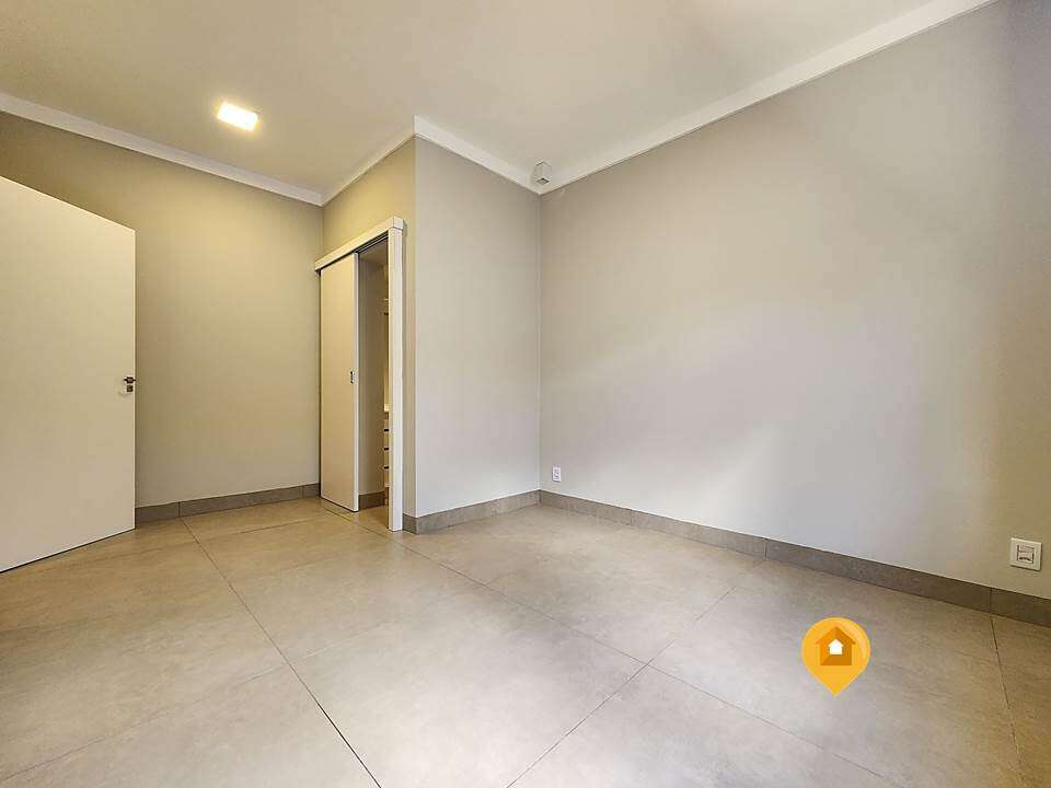 Casa para Comprar em Marília no bairro Sérgio Roim (Padre Nóbrega) - 3 quartos