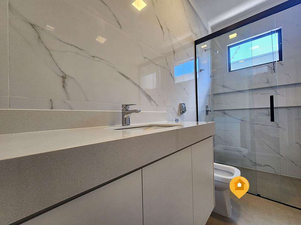 Casa para Comprar em Marília no bairro Sérgio Roim (Padre Nóbrega) - 3 quartos