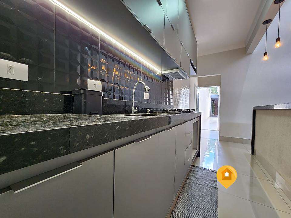 Casa para Comprar em Marília no bairro Alto Cafezal - 3 quartos