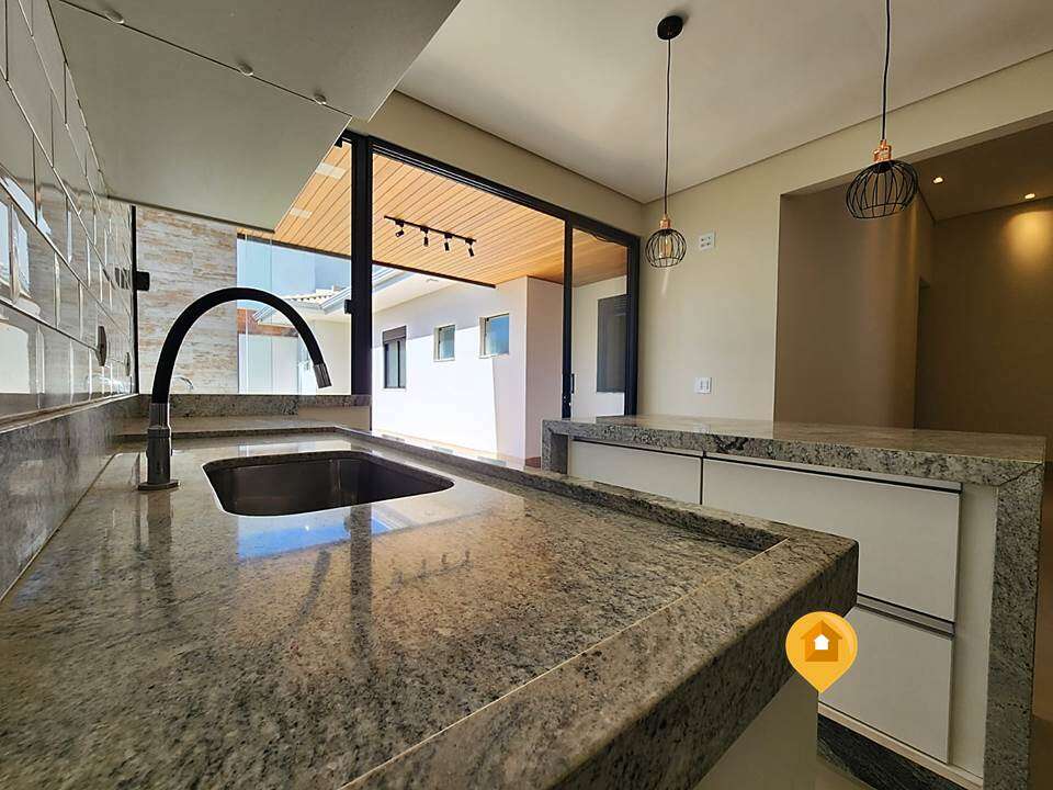 Casa para Comprar em Marília no bairro Recanto Das Esmeraldas - 3 quartos