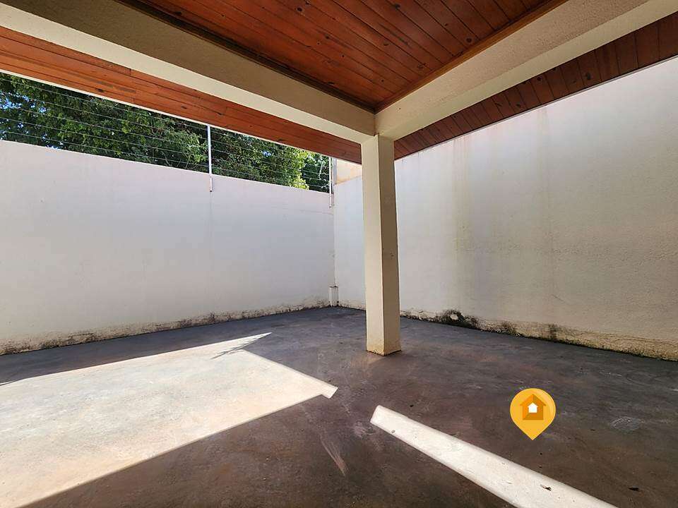 Casa para Comprar em Marília no bairro Vila Romana - 3 quartos