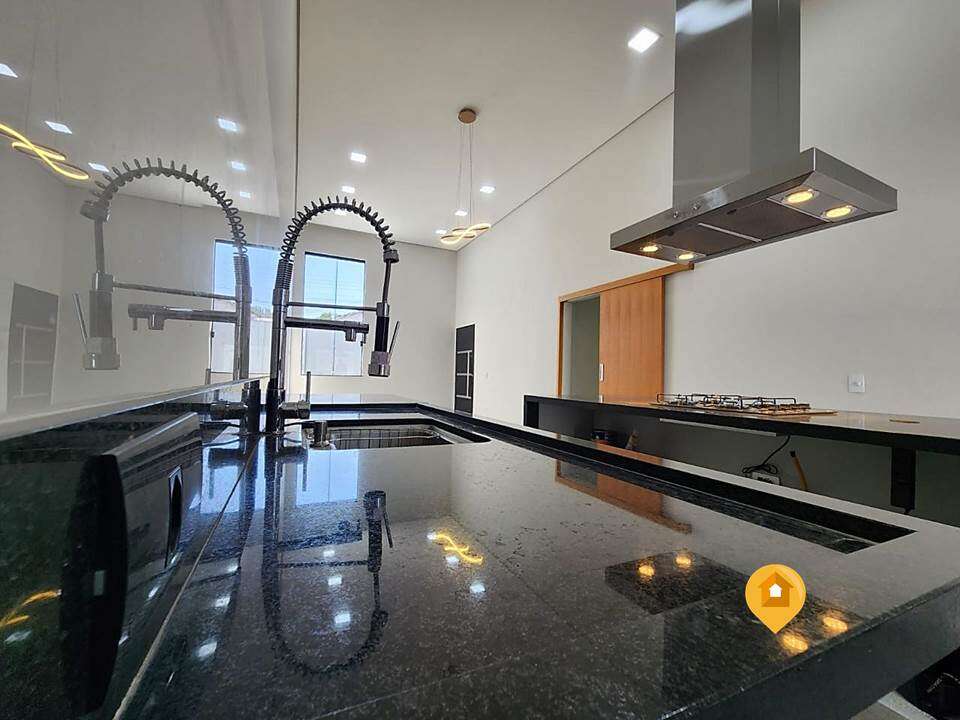 Casa para Comprar em Marília no bairro Jardim Sasazaki - 3 quartos
