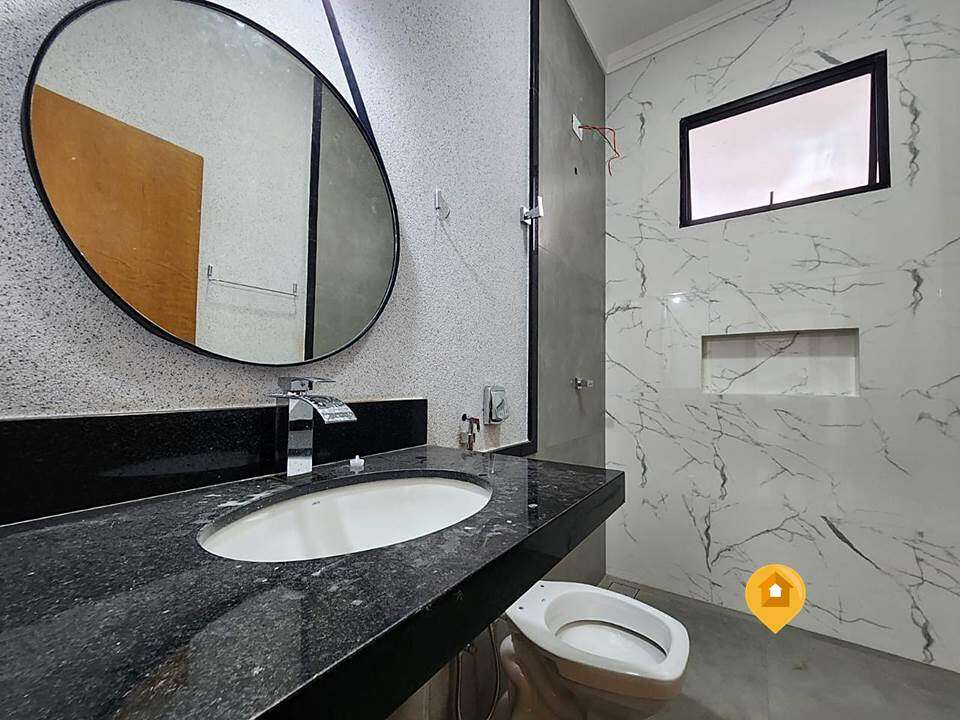 Casa para Comprar em Marília no bairro Jardim Sasazaki - 3 quartos