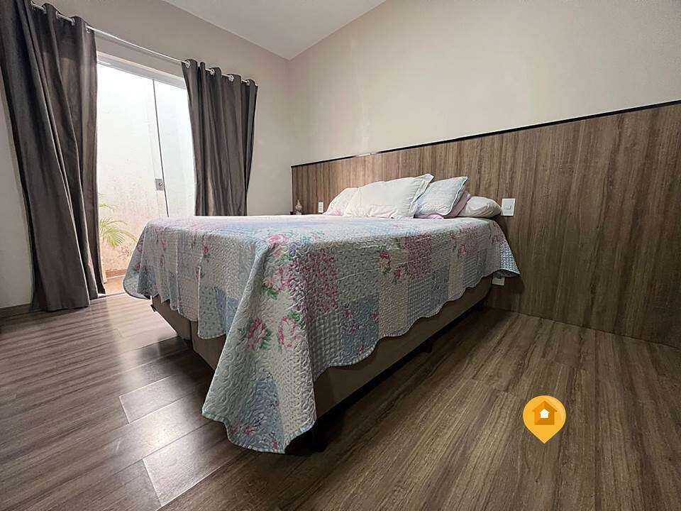 Casa para Comprar em Marília no bairro Altos Da Colina - 3 quartos
