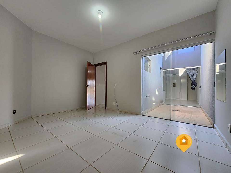 Sobrado para Comprar em Marília no bairro Jardim Parati - 3 quartos