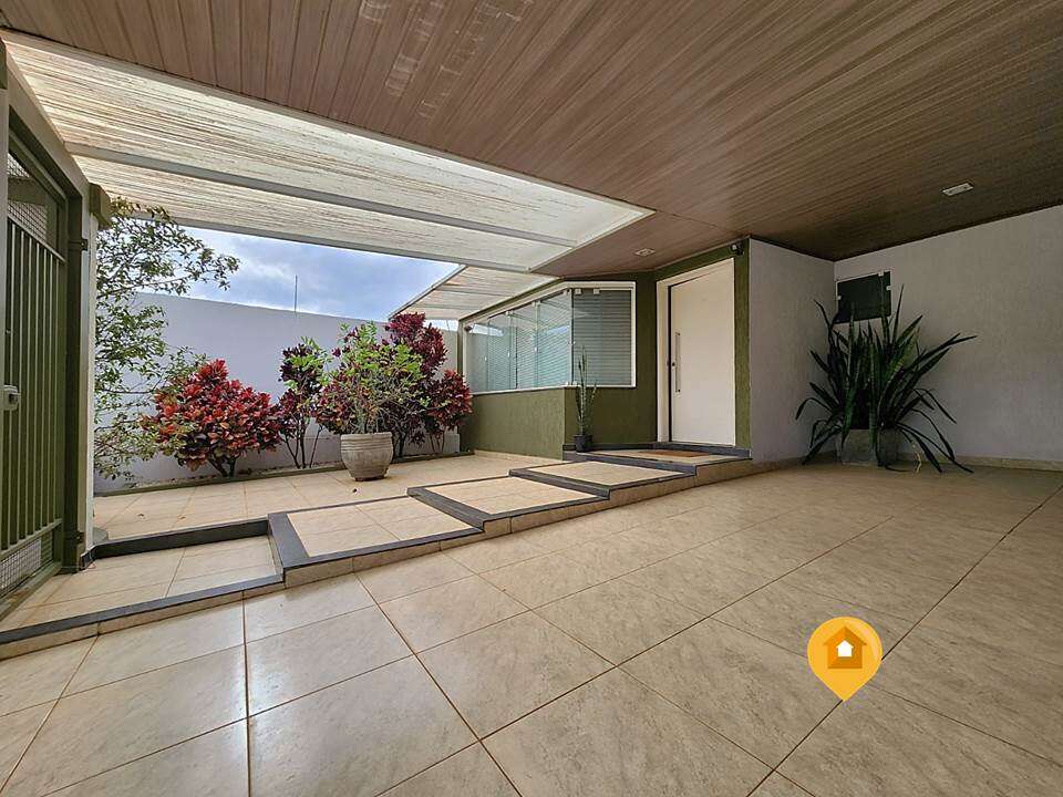 Sobrado para Comprar em Marília no bairro Parque Cecap Aeroporto - 3 quartos
