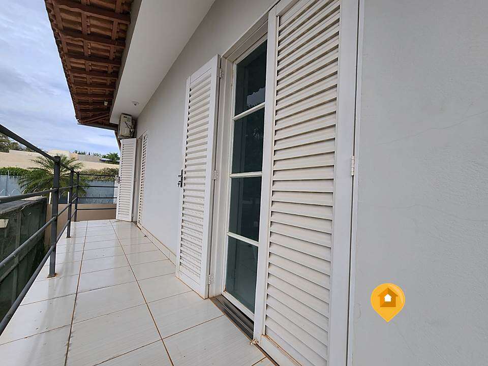 Sobrado para Comprar em Marília no bairro Parque Cecap Aeroporto - 3 quartos