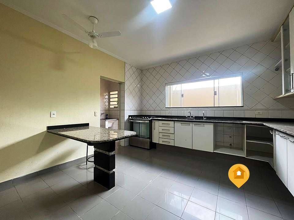 Casa para Comprar em Marília no bairro Residencial Vale Verde - 3 quartos