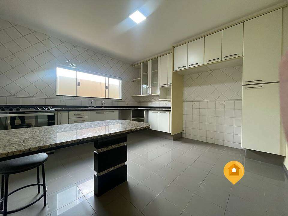 Casa para Comprar em Marília no bairro Residencial Vale Verde - 3 quartos