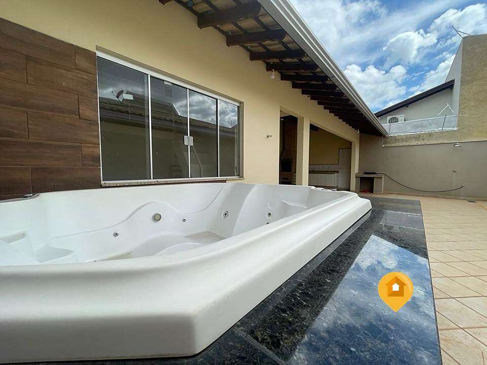 Casa para Comprar em Marília no bairro Residencial Vale Verde - 3 quartos