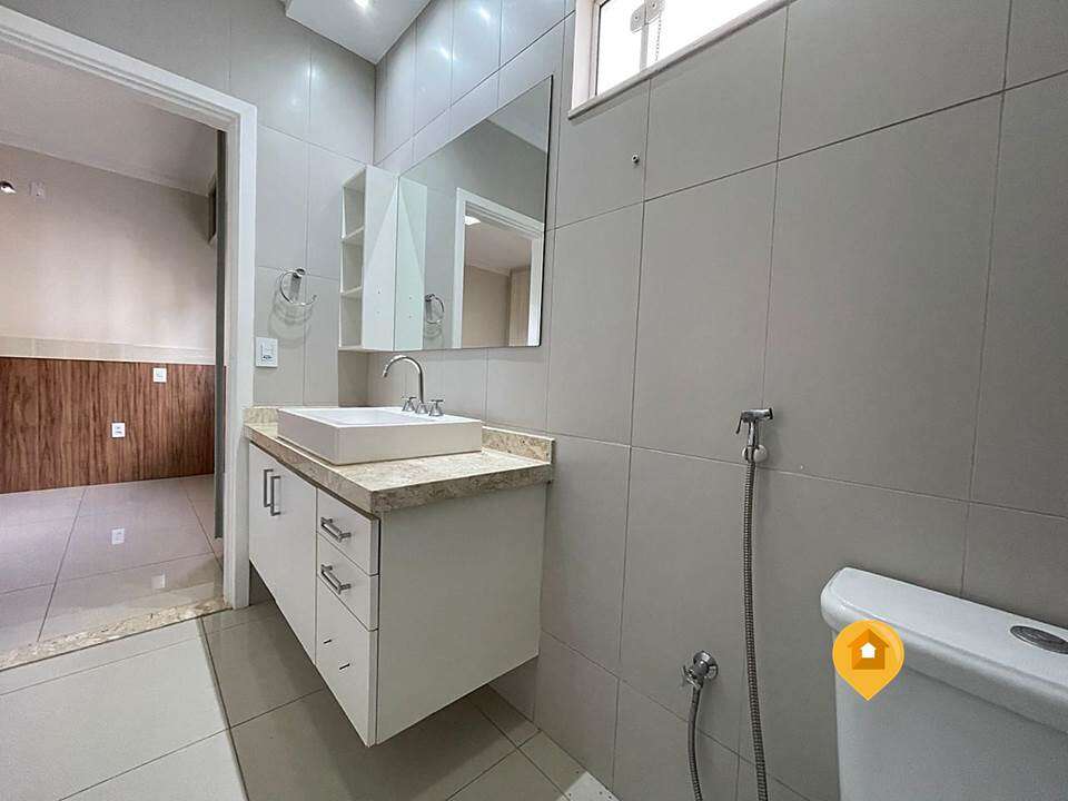 Sobrado para Comprar em Marília no bairro Senador Salgado Filho - 3 quartos