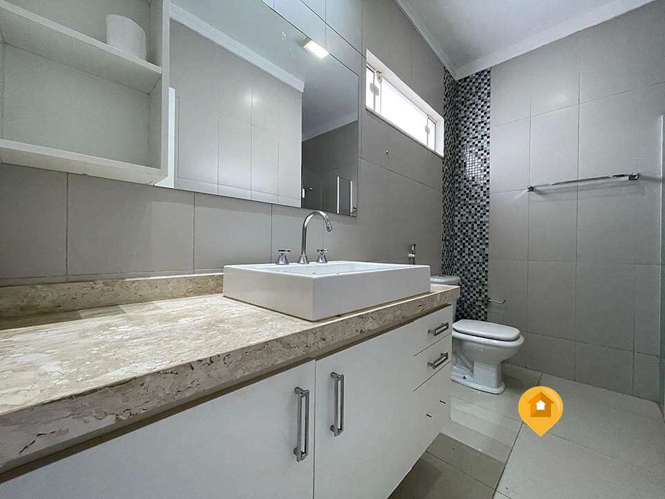 Sobrado para Comprar em Marília no bairro Senador Salgado Filho - 3 quartos