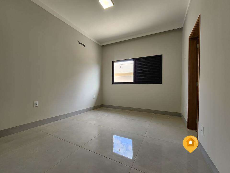 S  Casa no bairro Loteamento Residencial E Comercial Fazenda São Sebastião - 3 quartos